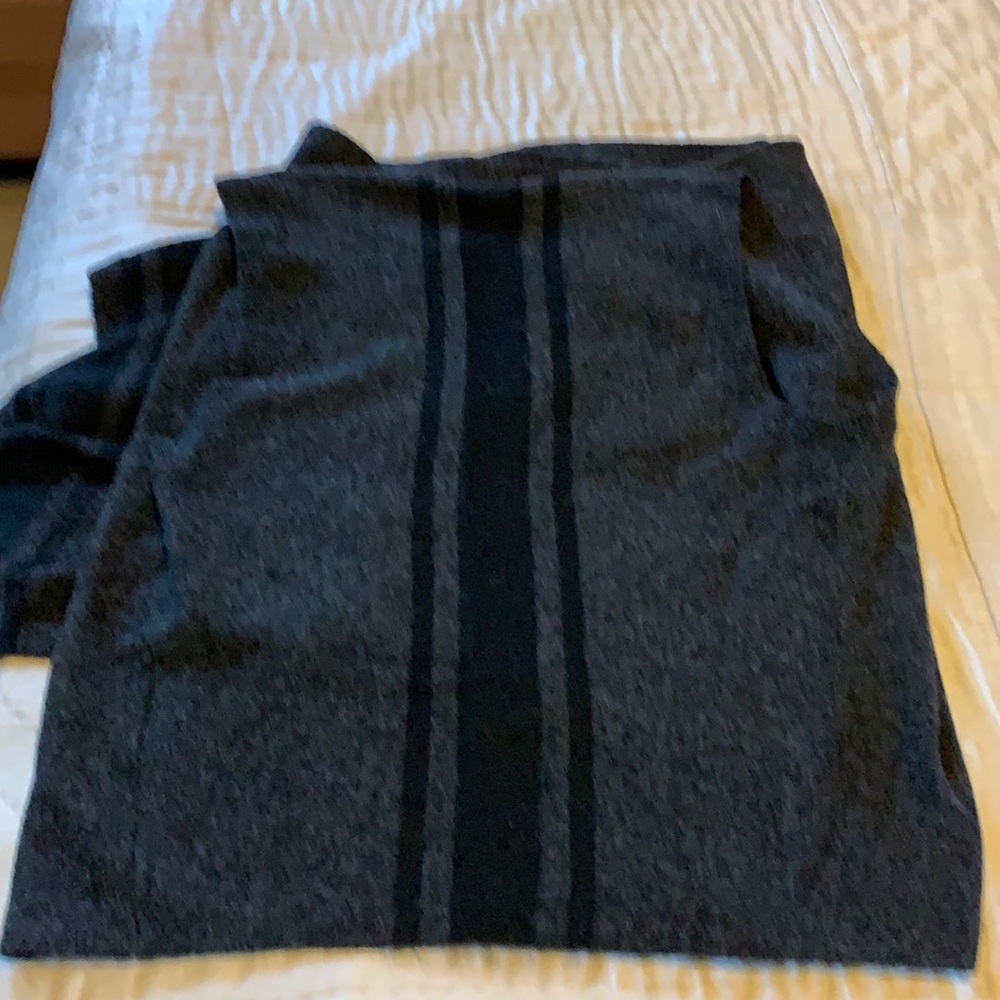 Banana republic sweater vest size M